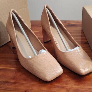 Nwt Peach block heel dress shoes